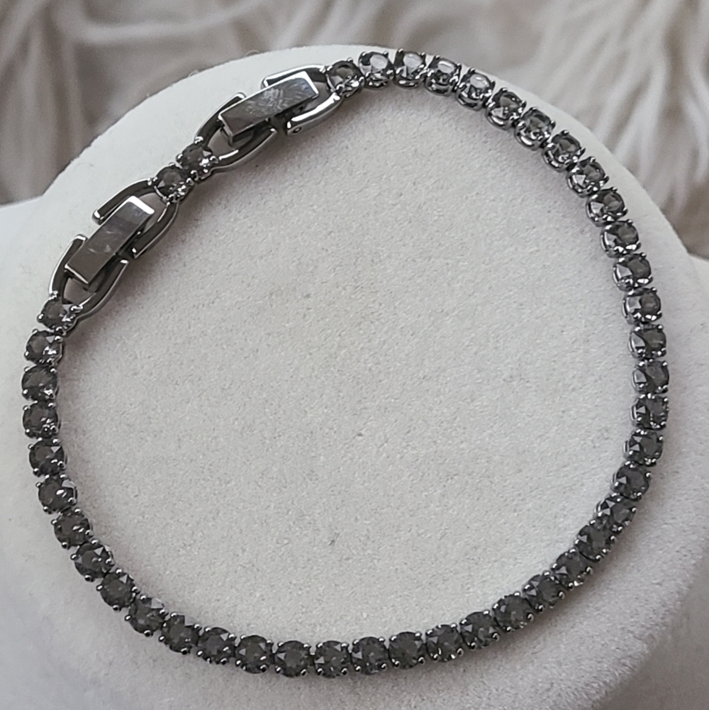 Imber Emily Tennis Bracelet Round Cut, Rhodium Plated-Excellent Condition